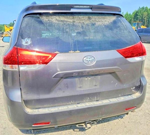 2013 TOYOTA SIENNA