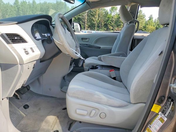 2013 TOYOTA SIENNA