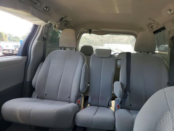 2013 TOYOTA SIENNA