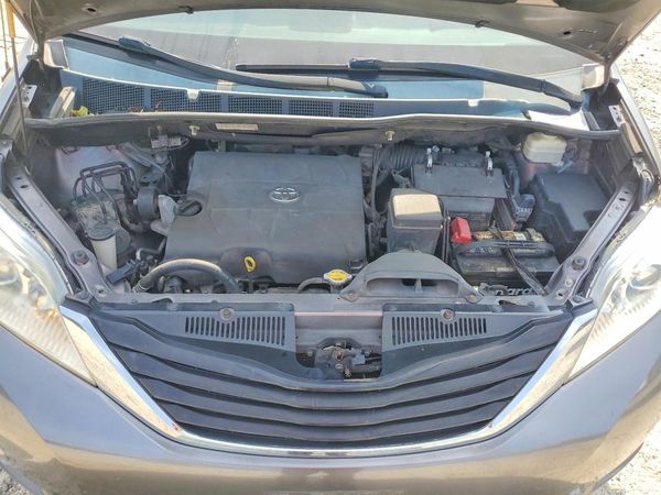 2013 TOYOTA SIENNA
