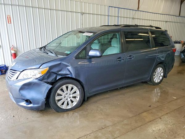 2015 TOYOTA SIENNA