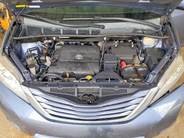 2015 TOYOTA SIENNA