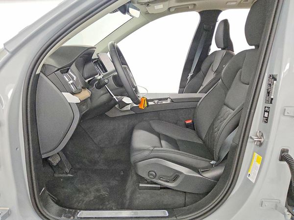 2026 VOLVO XC90 Core — DENT