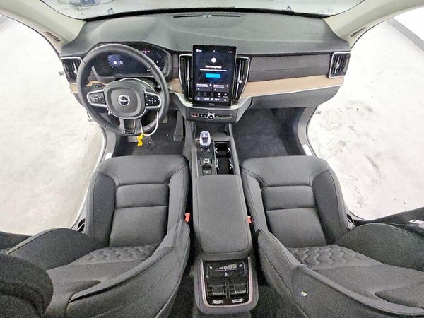 2026 VOLVO XC90 Core — CKPT