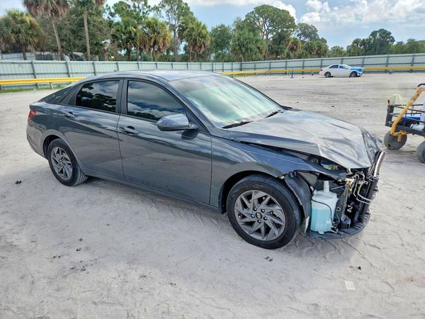 2025 HYUNDAI ELANTRA Blue, SEL Sport — Passenger 3/4