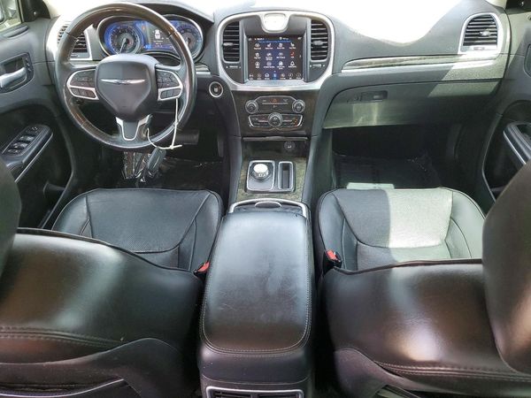 2019 CHRYSLER 300
