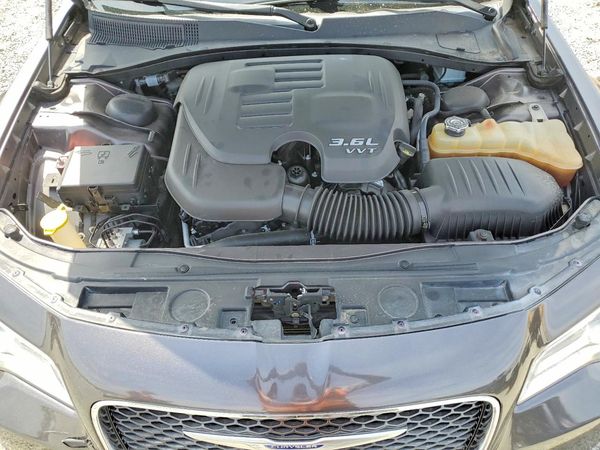 2019 CHRYSLER 300