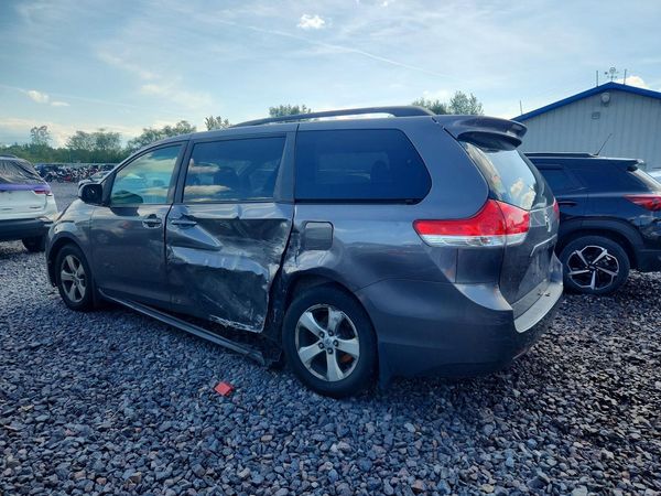 2013 TOYOTA SIENNA