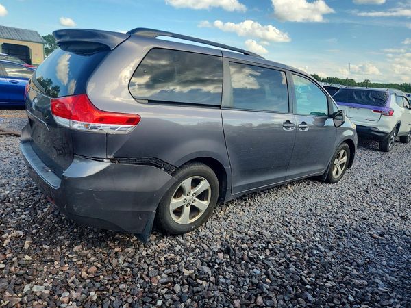 2013 TOYOTA SIENNA