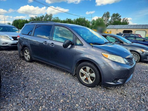 2013 TOYOTA SIENNA