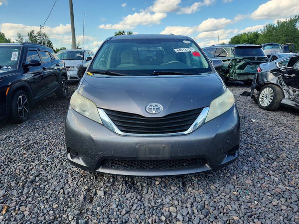 2013 TOYOTA SIENNA