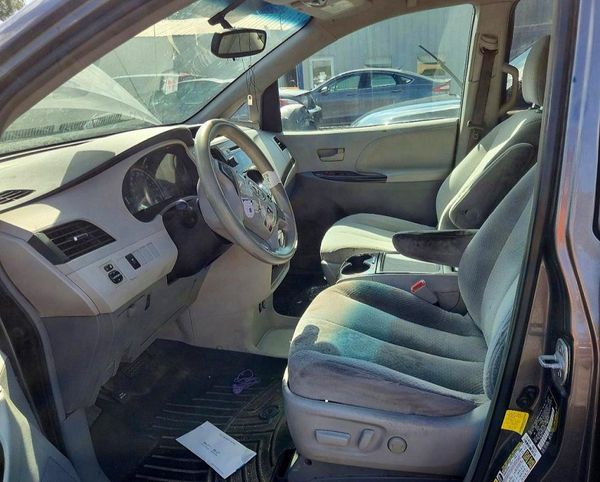 2013 TOYOTA SIENNA