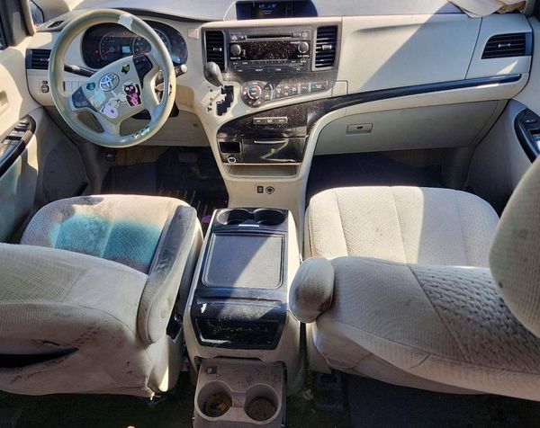 2013 TOYOTA SIENNA