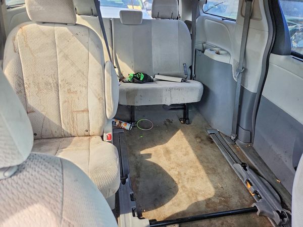 2013 TOYOTA SIENNA