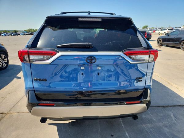 2025 TOYOTA RAV4 XSE