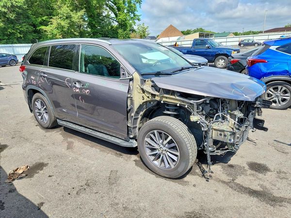 2017 TOYOTA HIGHLANDER SE/XLE