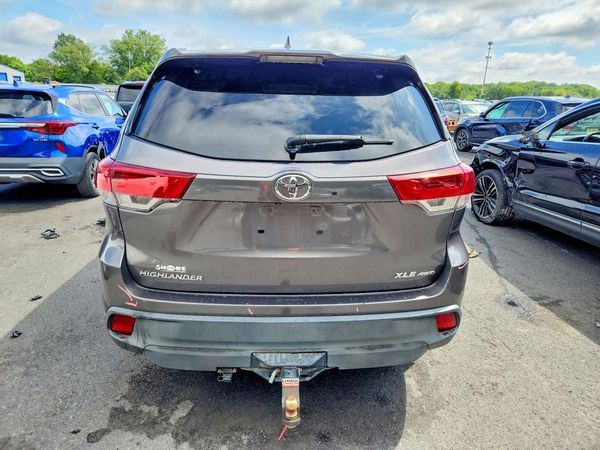 2017 TOYOTA HIGHLANDER SE/XLE