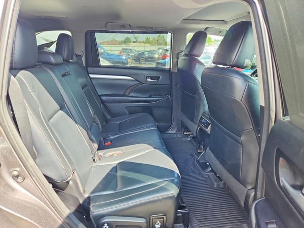2017 TOYOTA HIGHLANDER SE/XLE