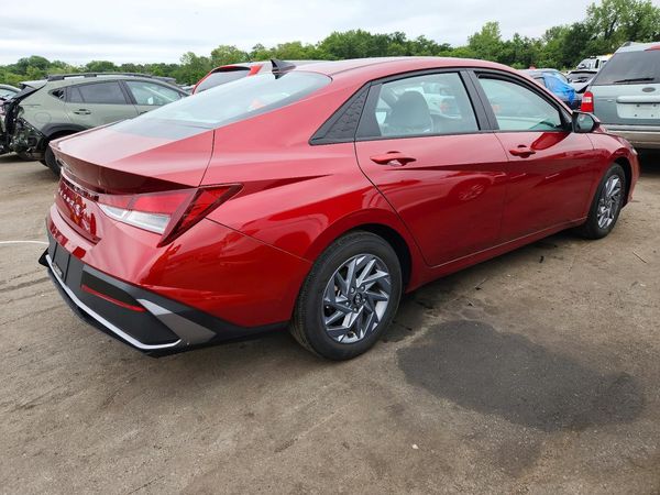 2024 HYUNDAI ELANTRA