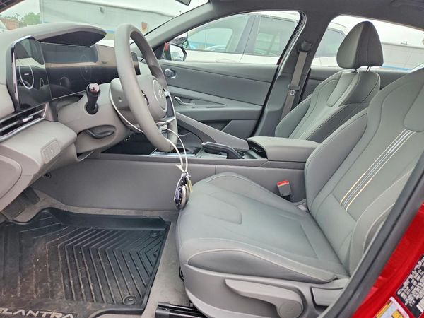 2024 HYUNDAI ELANTRA