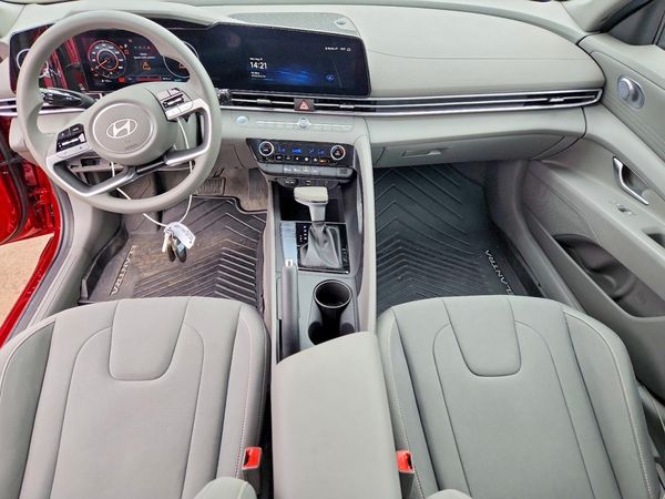 2024 HYUNDAI ELANTRA
