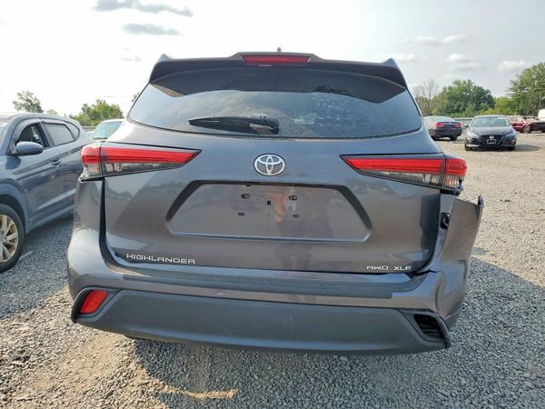 2021 TOYOTA HIGHLANDER XLE
