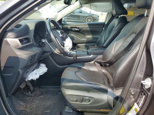 2021 TOYOTA HIGHLANDER XLE