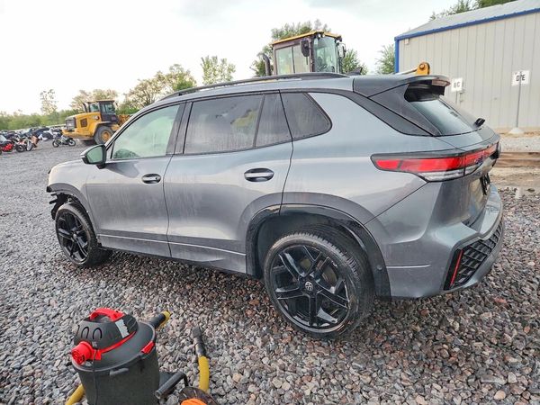 2025 VOLKSWAGEN TIGUAN 4 Motion SE R-Line Black