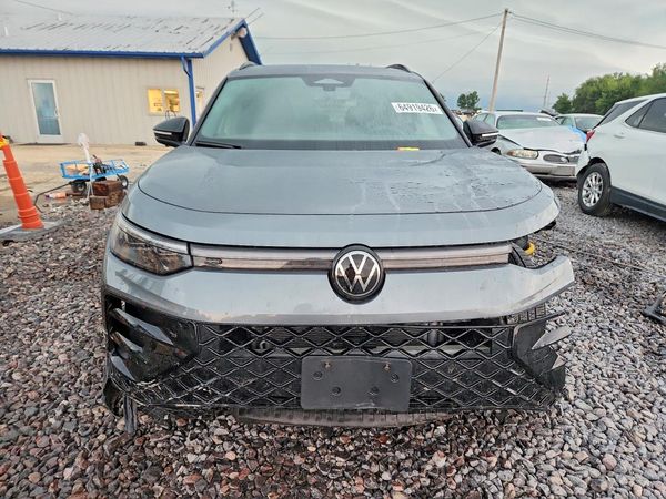 2025 VOLKSWAGEN TIGUAN 4 Motion SE R-Line Black
