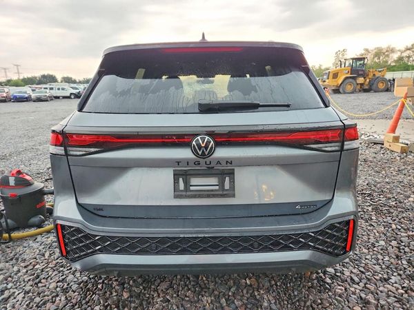2025 VOLKSWAGEN TIGUAN 4 Motion SE R-Line Black