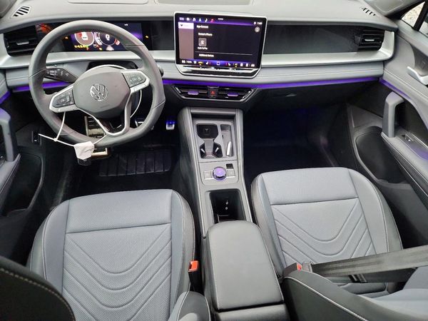 2025 VOLKSWAGEN TIGUAN 4 Motion SE R-Line Black