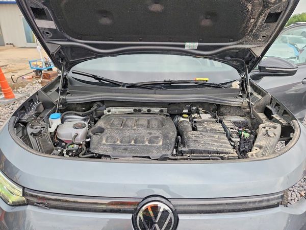 2025 VOLKSWAGEN TIGUAN 4 Motion SE R-Line Black