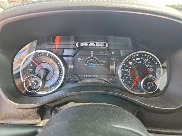 2019 RAM 1500 LARAMIE QUAD CAB 4X4