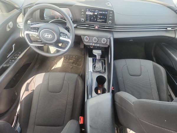 2024 HYUNDAI ELANTRA SE
