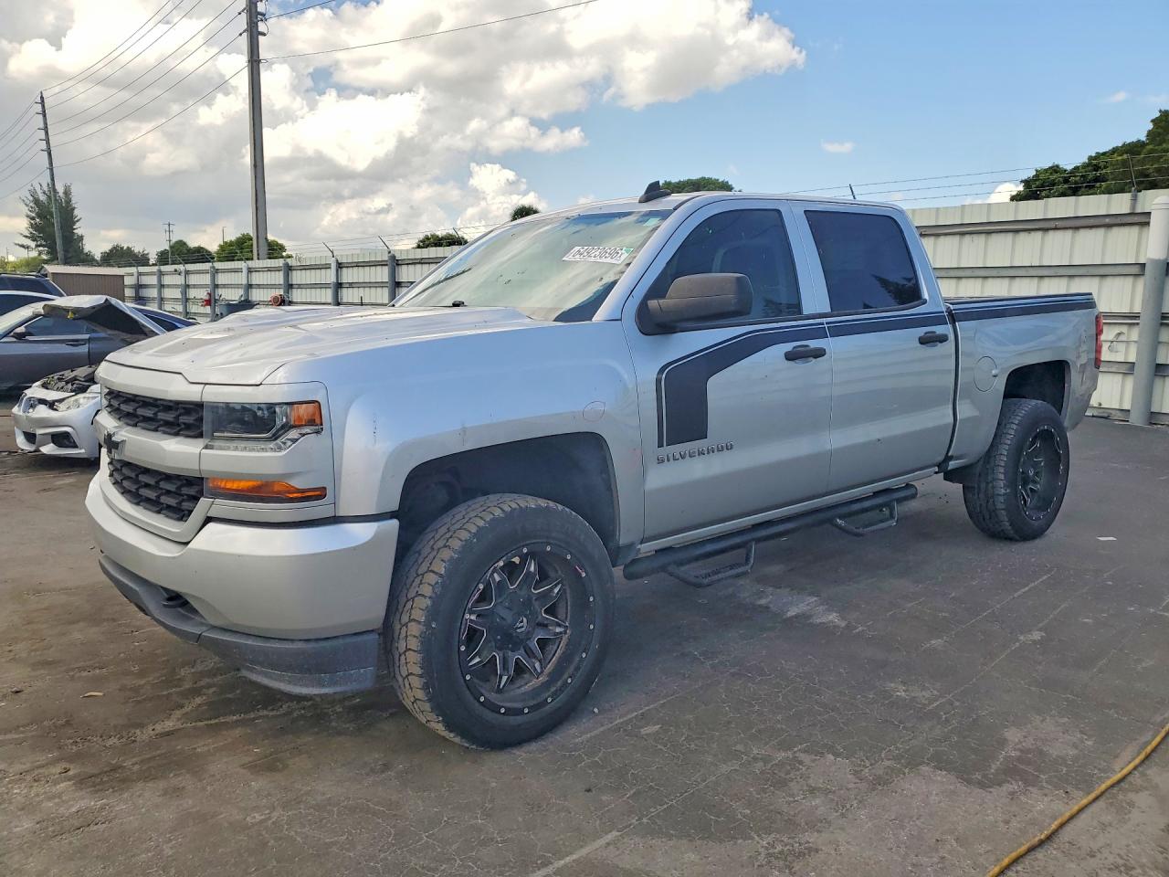 2018 CHEVROLET SILVERADO Custom — Front 3/4