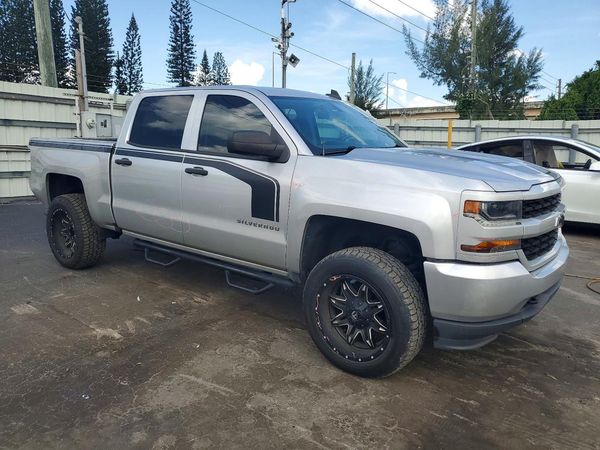 2018 CHEVROLET SILVERADO Custom — Passenger 3/4