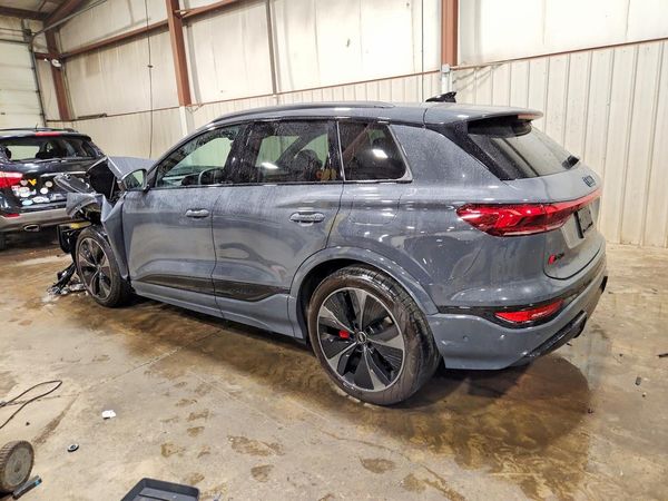 2025 AUDI SQ6 E-TRON e-tron quattro Prestige