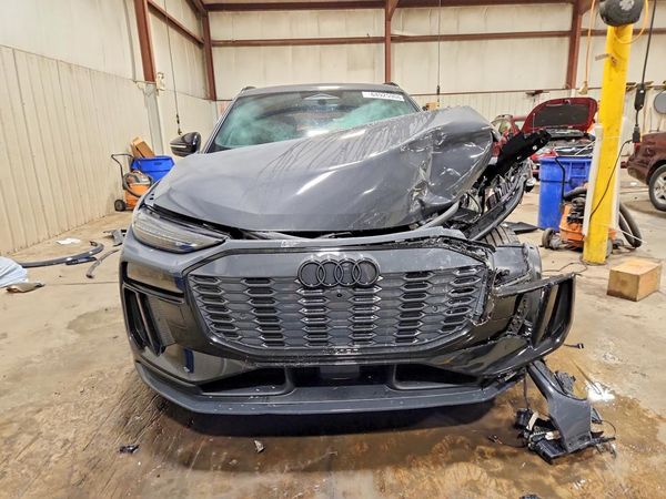 2025 AUDI SQ6 E-TRON e-tron quattro Prestige