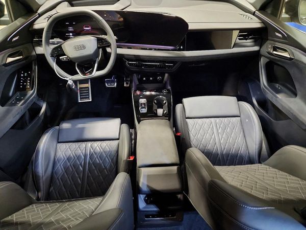 2025 AUDI SQ6 E-TRON e-tron quattro Prestige