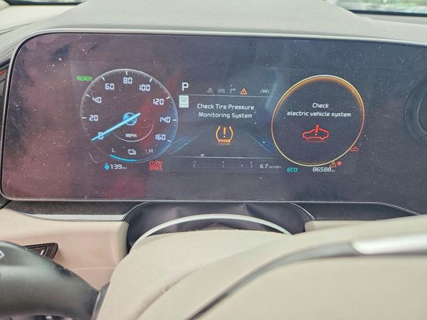 2023 KIA NIRO