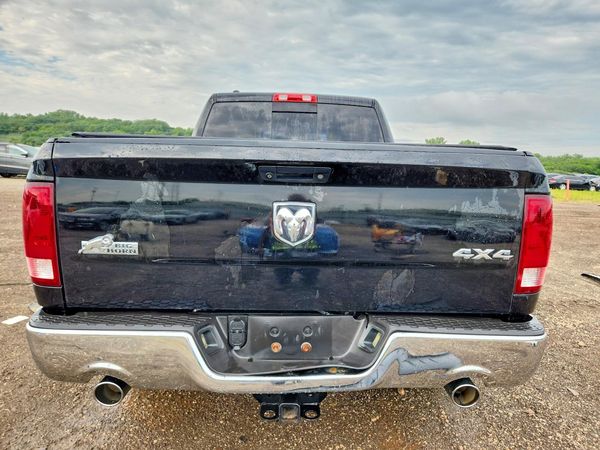 2014 RAM 1500 SLT CREW CAB 4X4