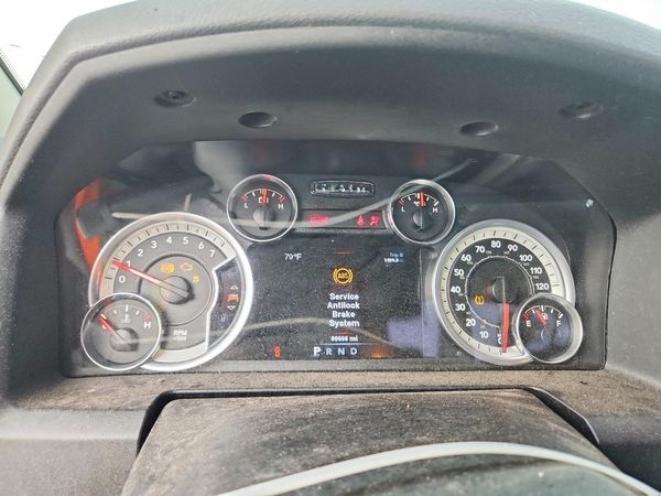 2014 RAM 1500 SLT CREW CAB 4X4