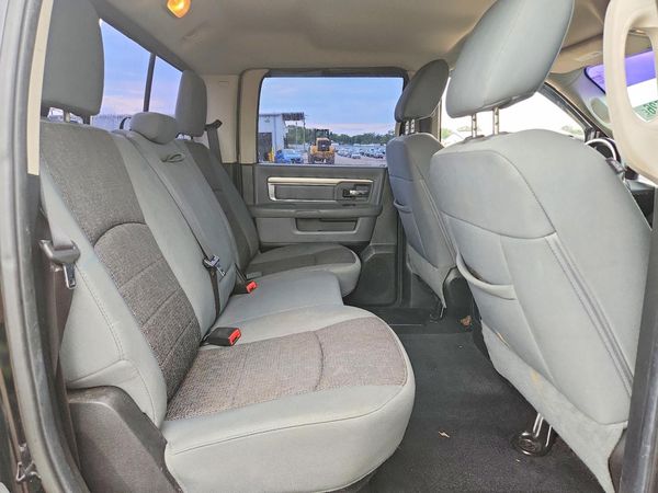 2014 RAM 1500 SLT CREW CAB 4X4