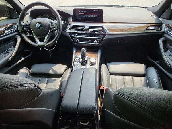 2019 BMW 530