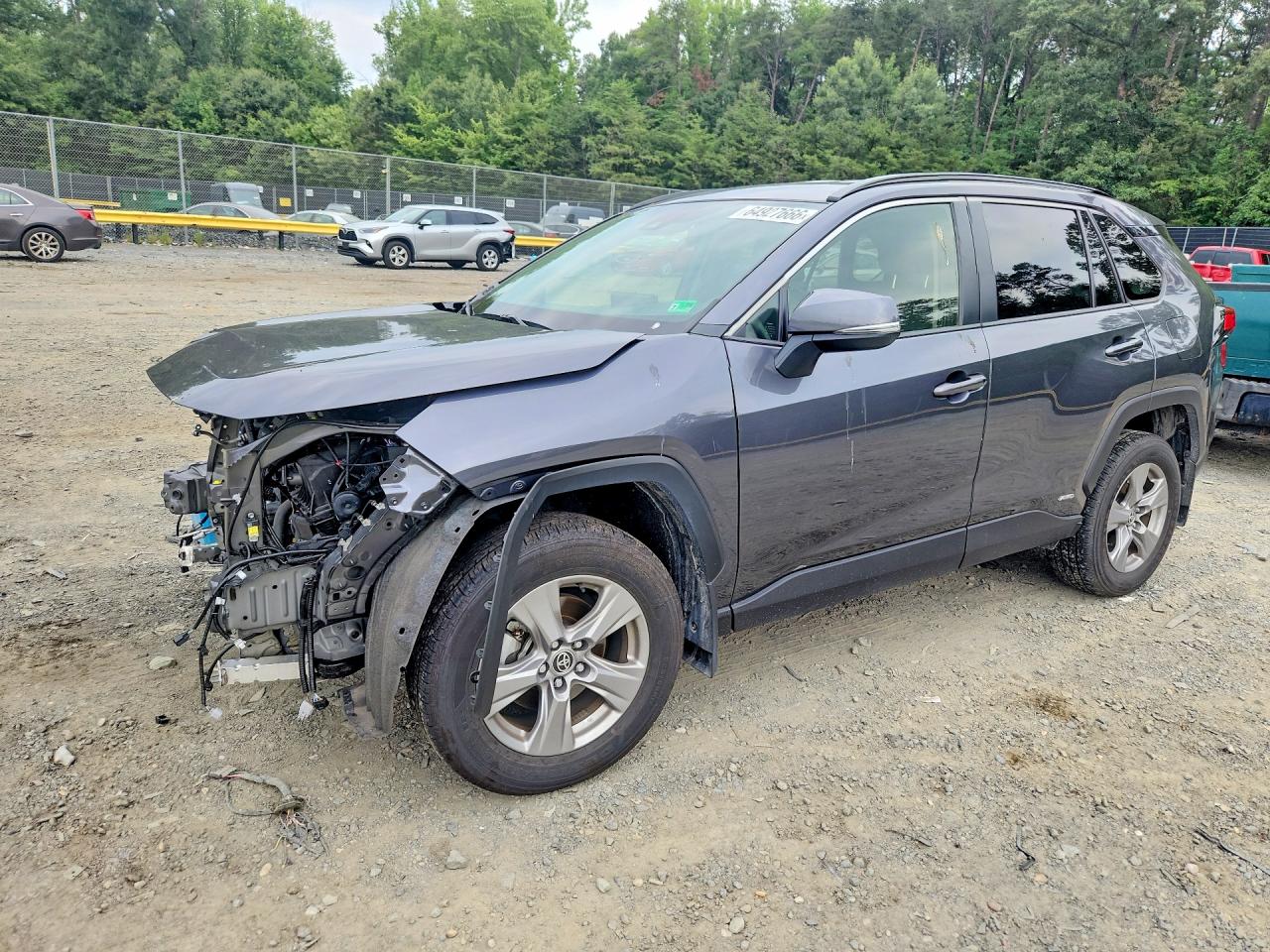 2025 TOYOTA RAV4 XLE — Front 3/4