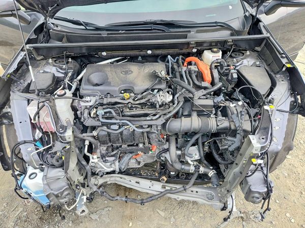 2025 TOYOTA RAV4 XLE — Engine bay