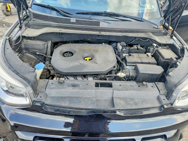 2016 KIA SOUL — Engine bay