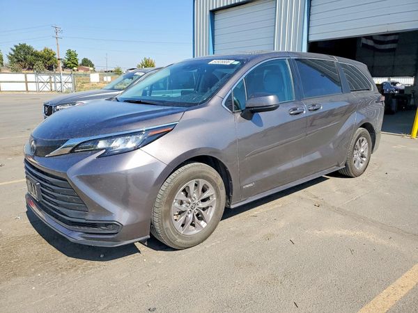 2021 TOYOTA SIENNA LE