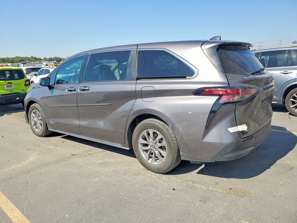 2021 TOYOTA SIENNA LE
