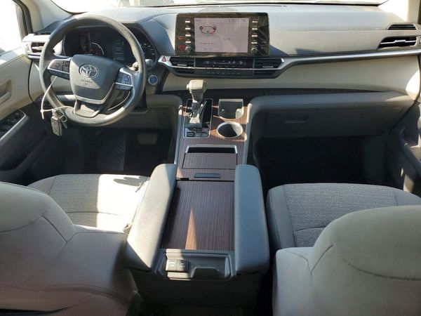 2021 TOYOTA SIENNA LE